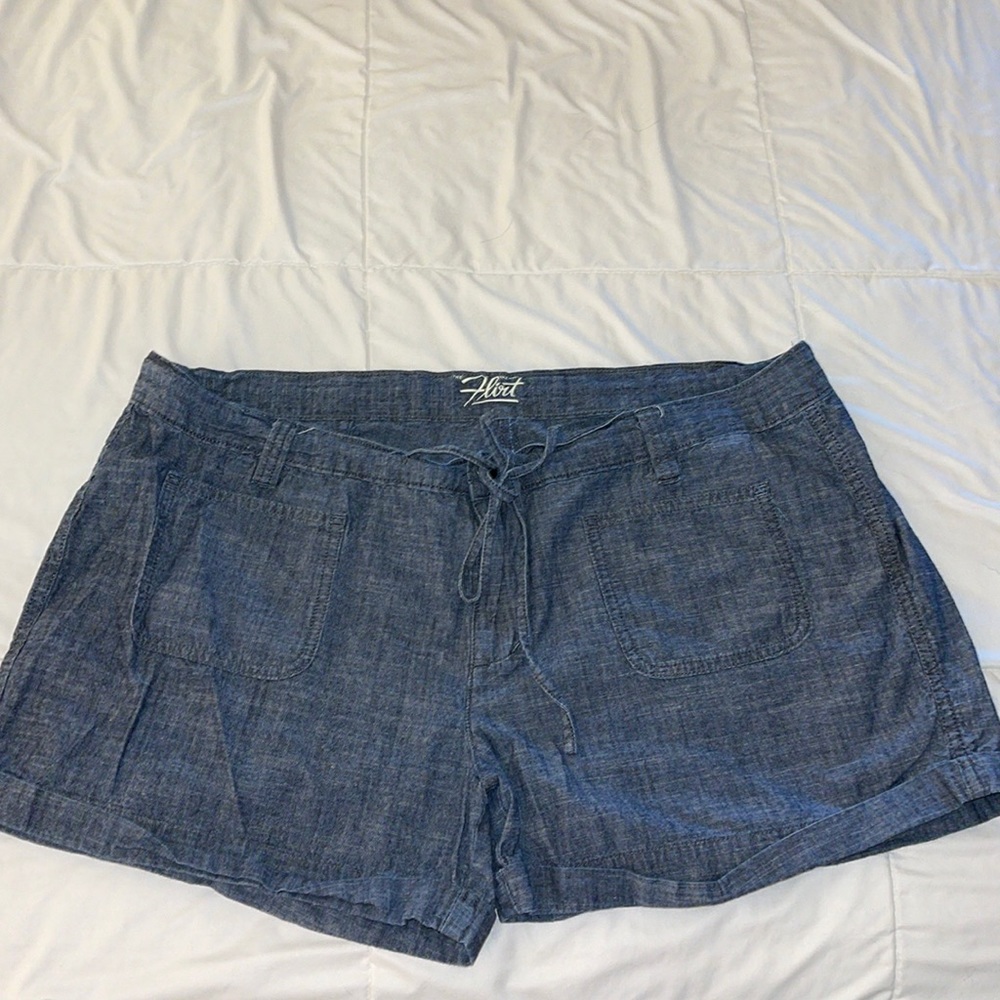 Old Navy blue linen feel shorts size 16, 3 inch inseam EUC